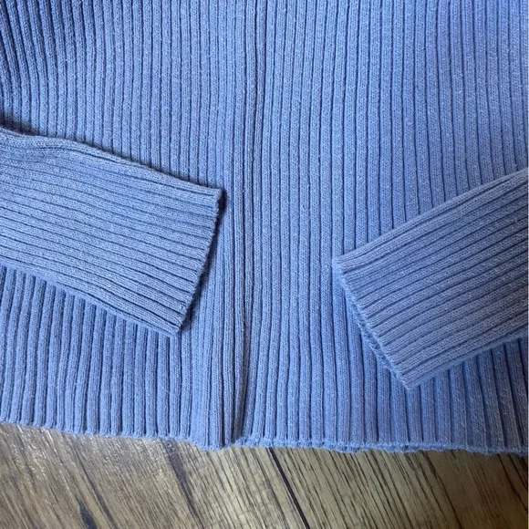 Grey Ribbed Turtleneck 🐢 - Picture 3 of 5